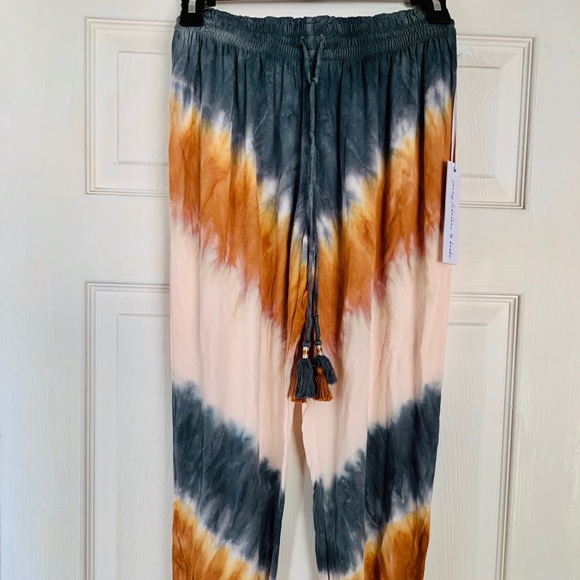 young fabulous and broke Capri joggers. - Picture 1 of 4